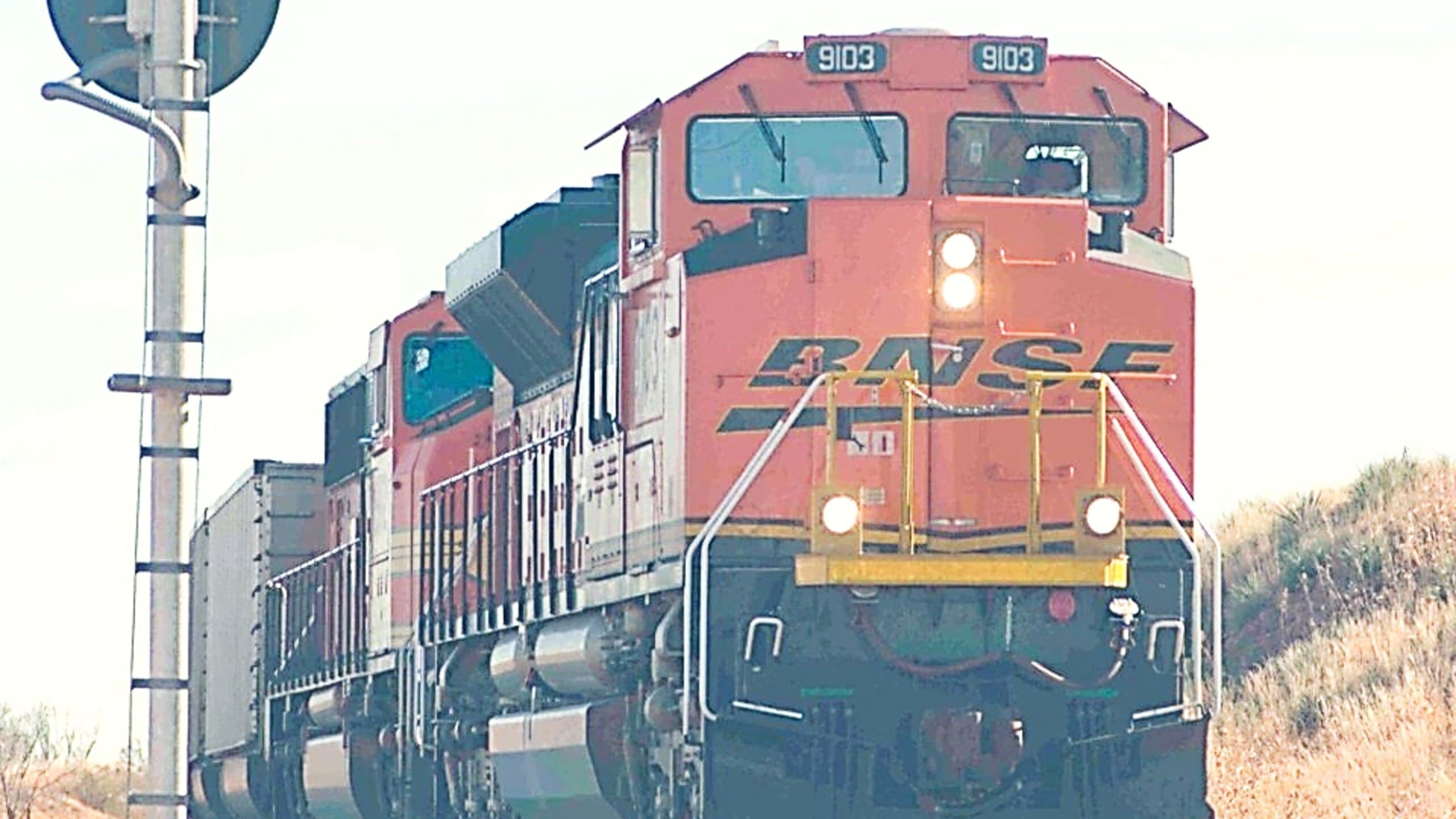 BNSF, electrical workers announce tentative contract agreement