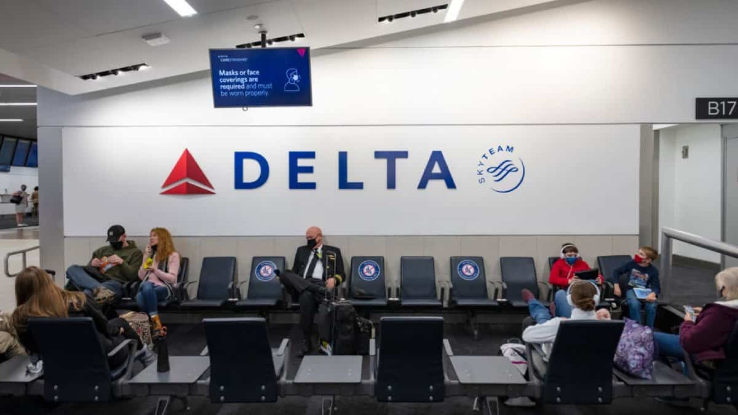 Warnock weighs in, as Delta employees’ unionization campaigns heat up